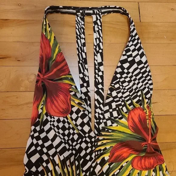 Out from Under One Piece Swimsuit Size Medium - Picture 3 of 10